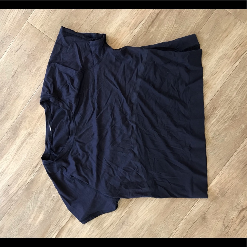 Lululemon Navy crop tee!